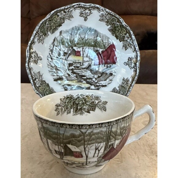 Johnson Brothers Friendly Village 7 Cups and 9 Saucers VINTAGE - The Ice House - Picture 1 of 7